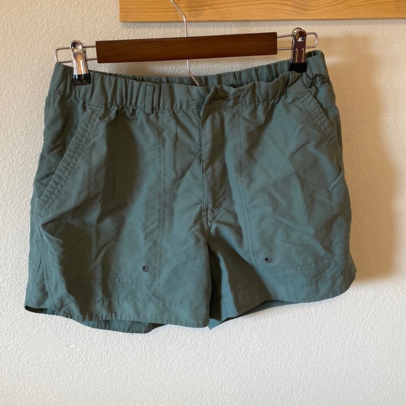 Small REI Women’s Green Shorts - Picture 1 of 4